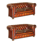 Paire de canapés Chesterfield antiques restaurés en cuir Boudreaux