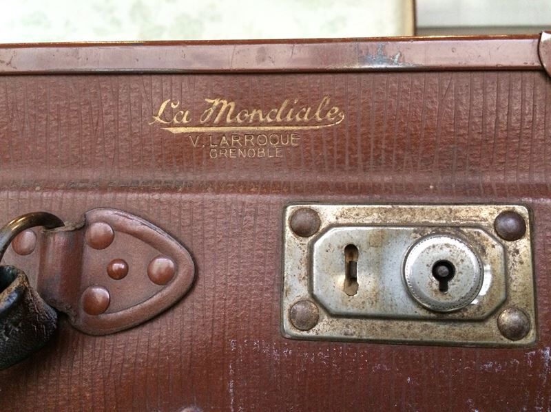 Vulcanized Fiber Suitcase World
