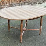 19th-century round extendable dining table with crossed legs, 115cm.
