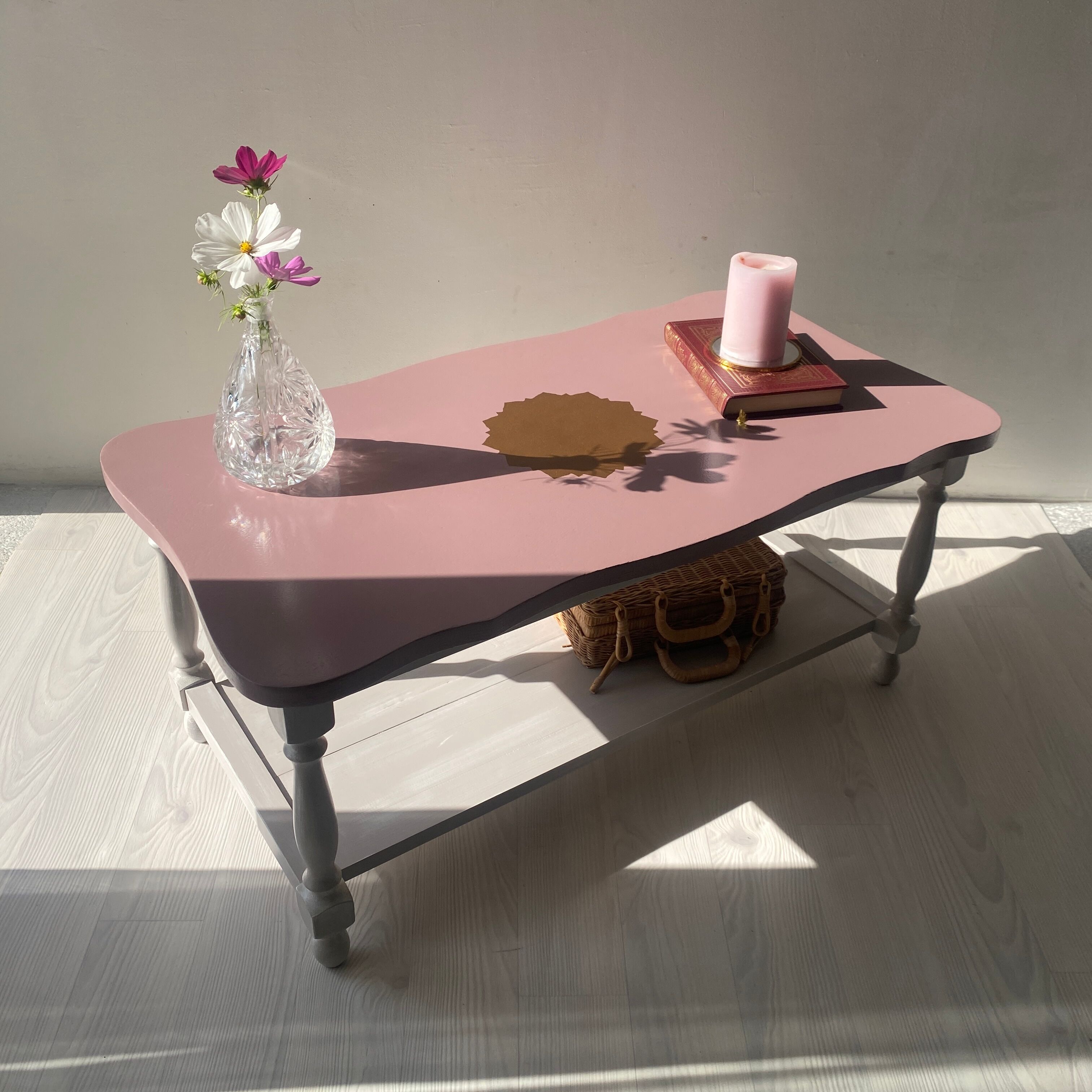 Table basse vintage rustique rose et doré