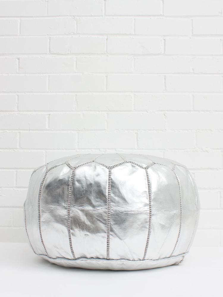 Pouf cuir argent 35 cm x  55 cm