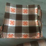 Tablecloth and 12 vintage towels
