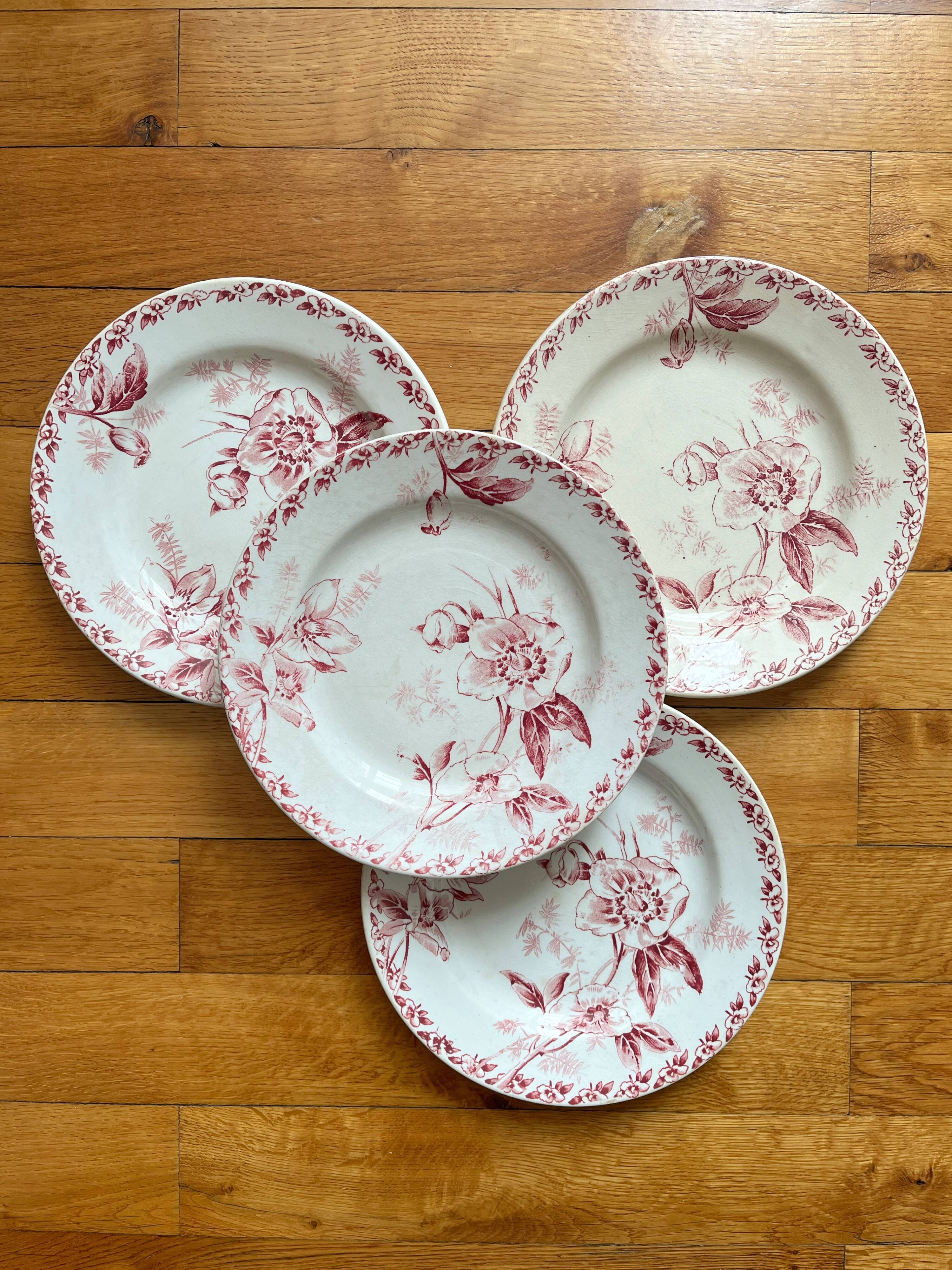 4 flat plates in iron earth Rose de Noël, Opaque de Gien