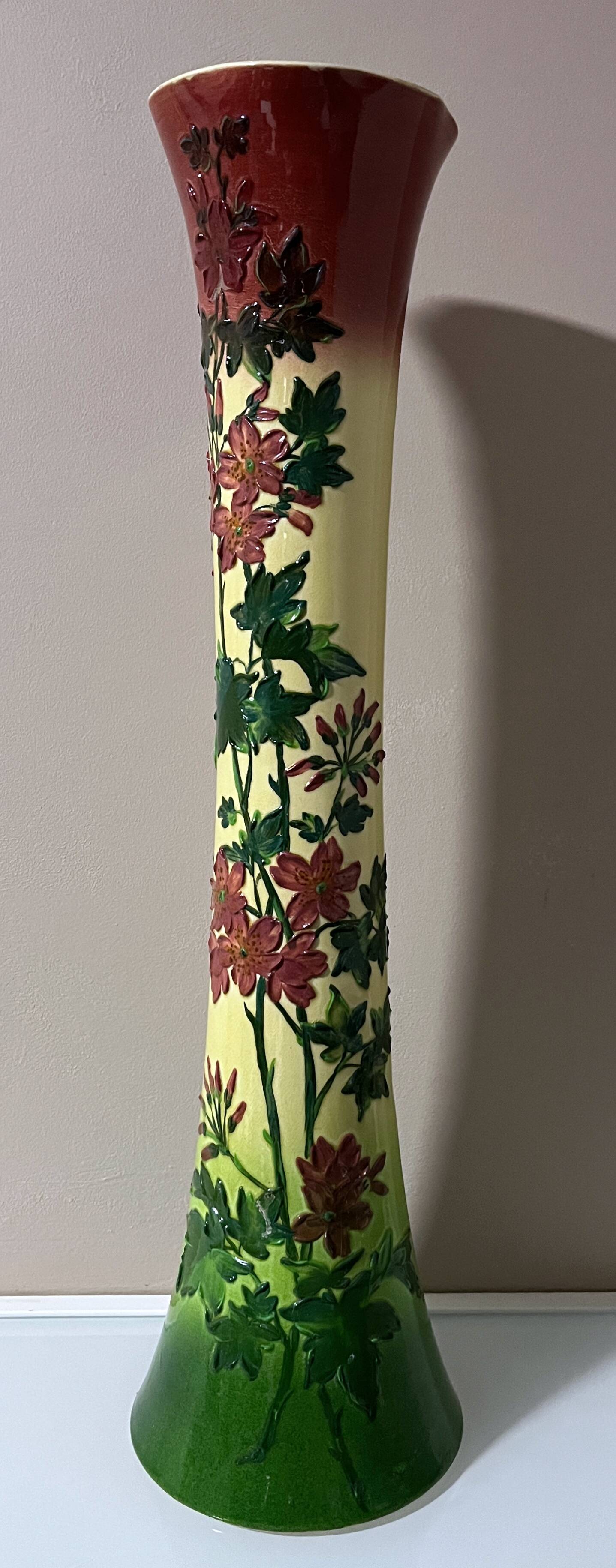 Sarreguemines vase (model 9848) floral patterns 1830