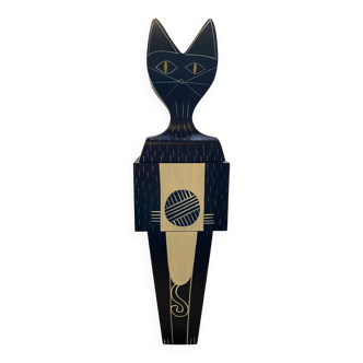 Wooden cat figurine