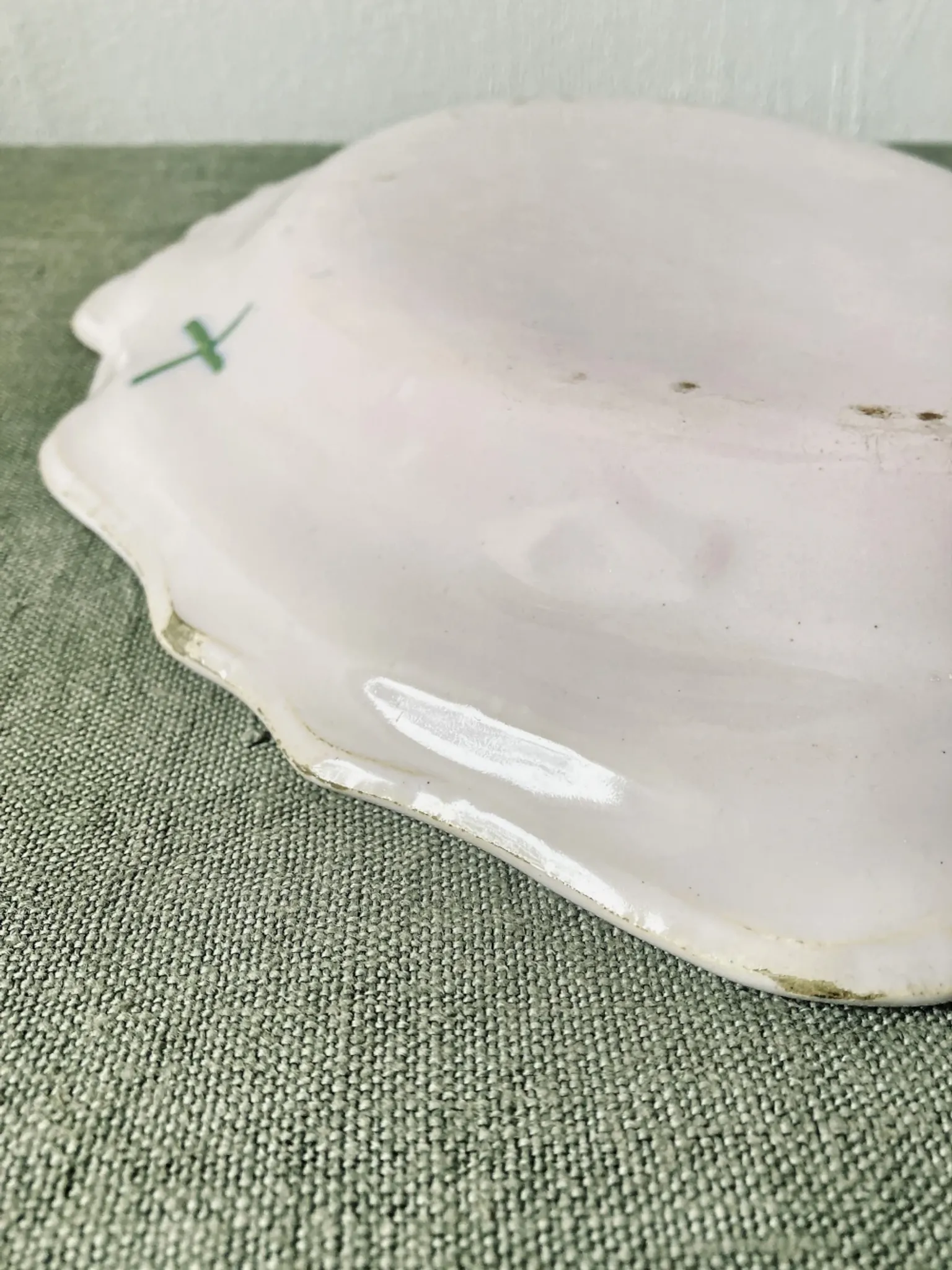 Plat ovale chantourné en faïence de Martres-Tolosane, XIXe siècle
