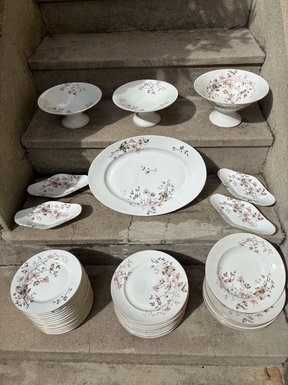 Porcelain Tableware – Late 19th Century – 40 pieces