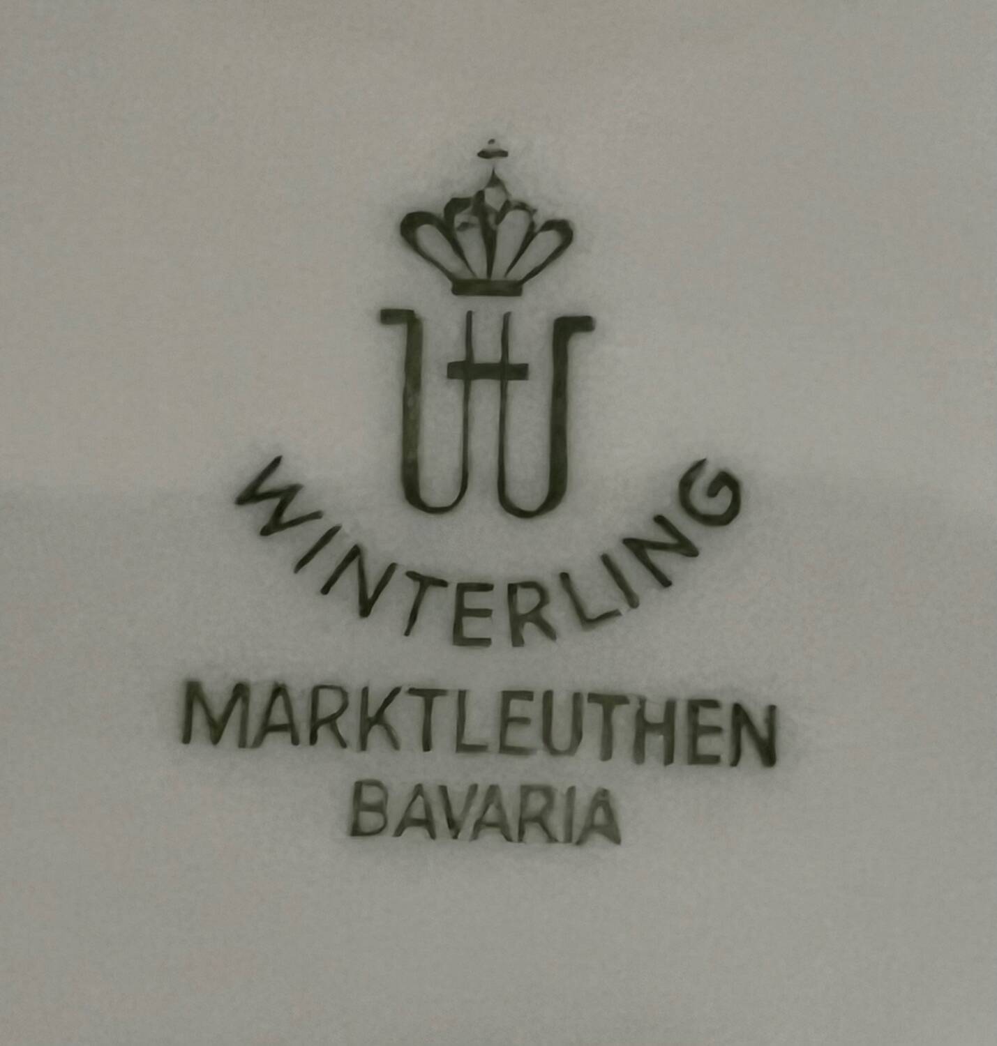 2 oval porcelain dishes