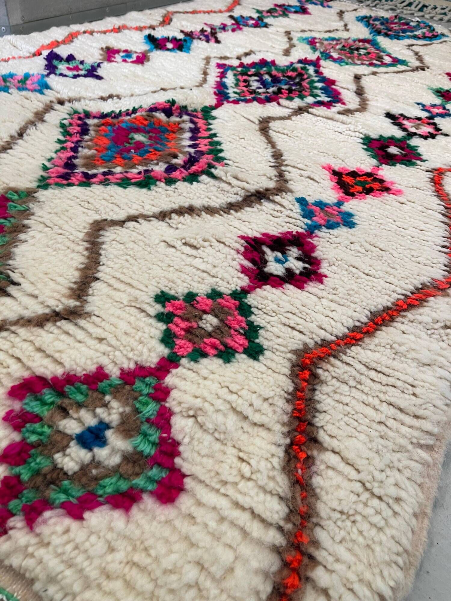 Moroccan Berber rug in cream wool with multicoloured diamonds – 250 × 147 cm