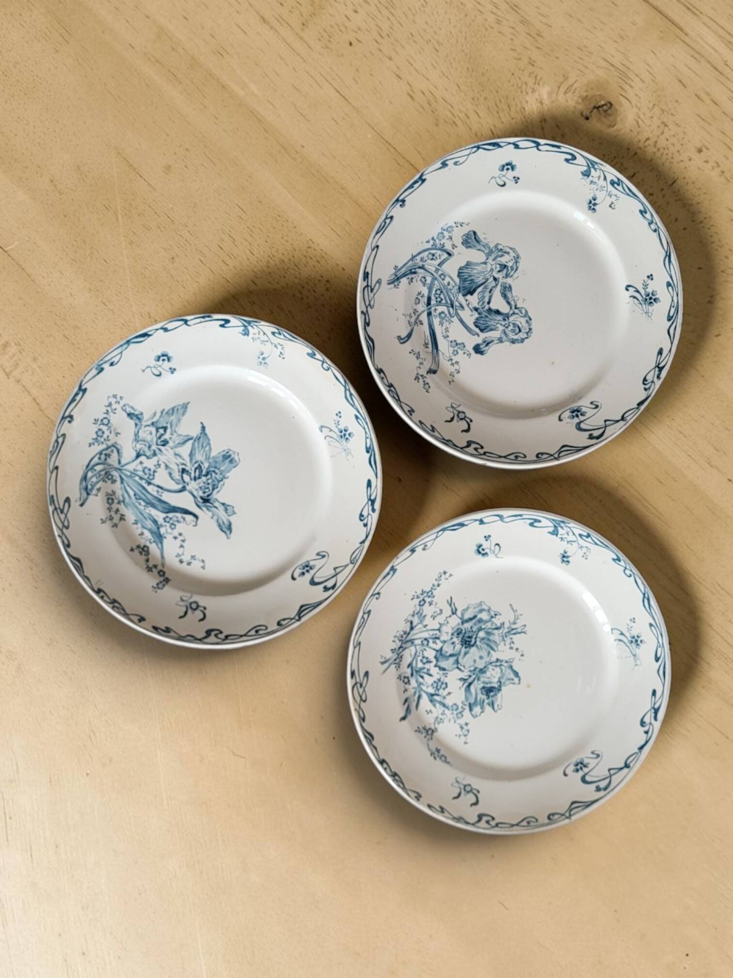 5 earthenware plates from Creil and Montereau "Crémone", ironstone Art Nouveau