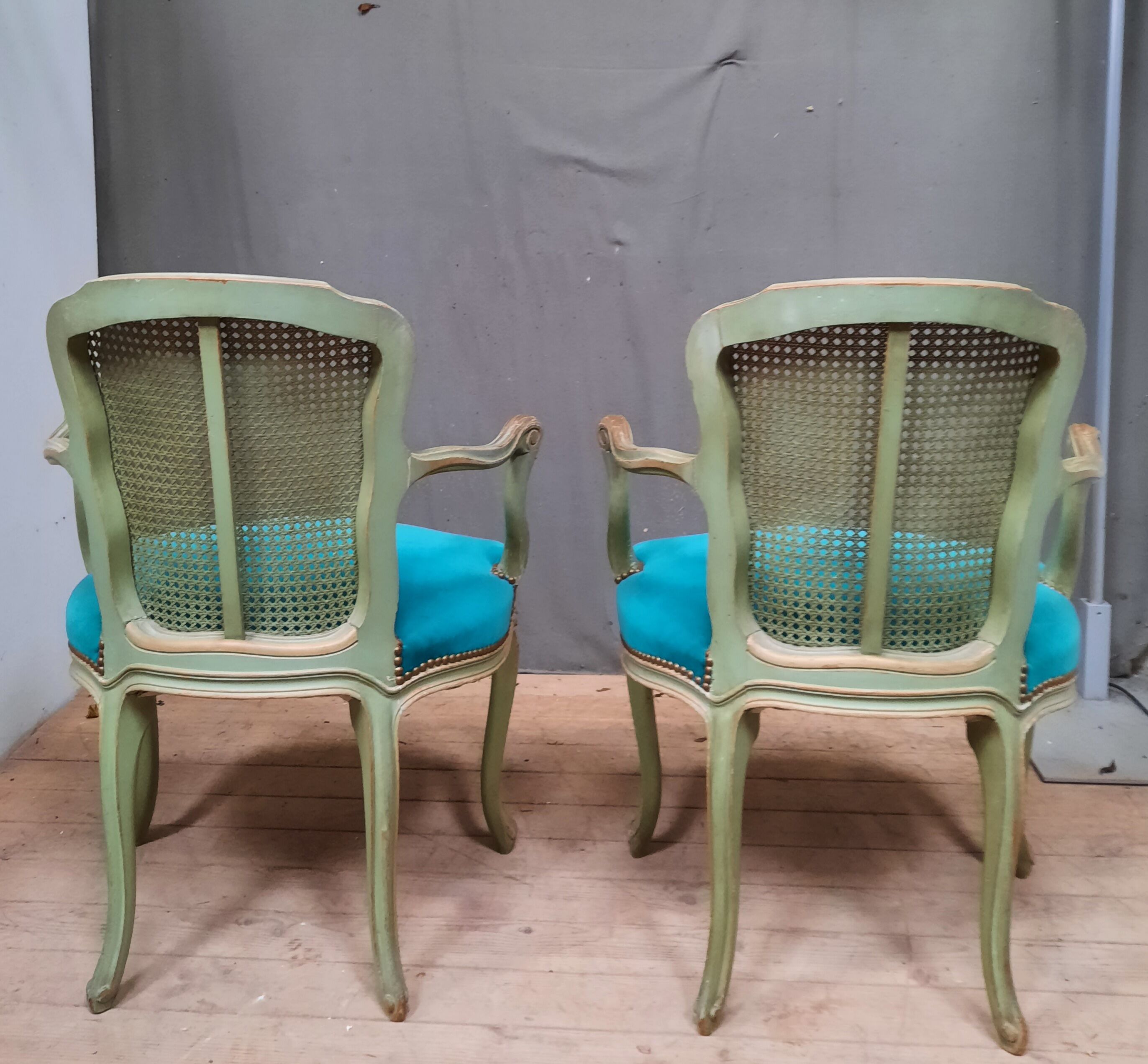 Paire de fauteuils style Louis XV