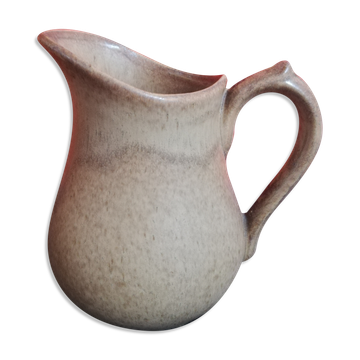 Sandstone pitcher