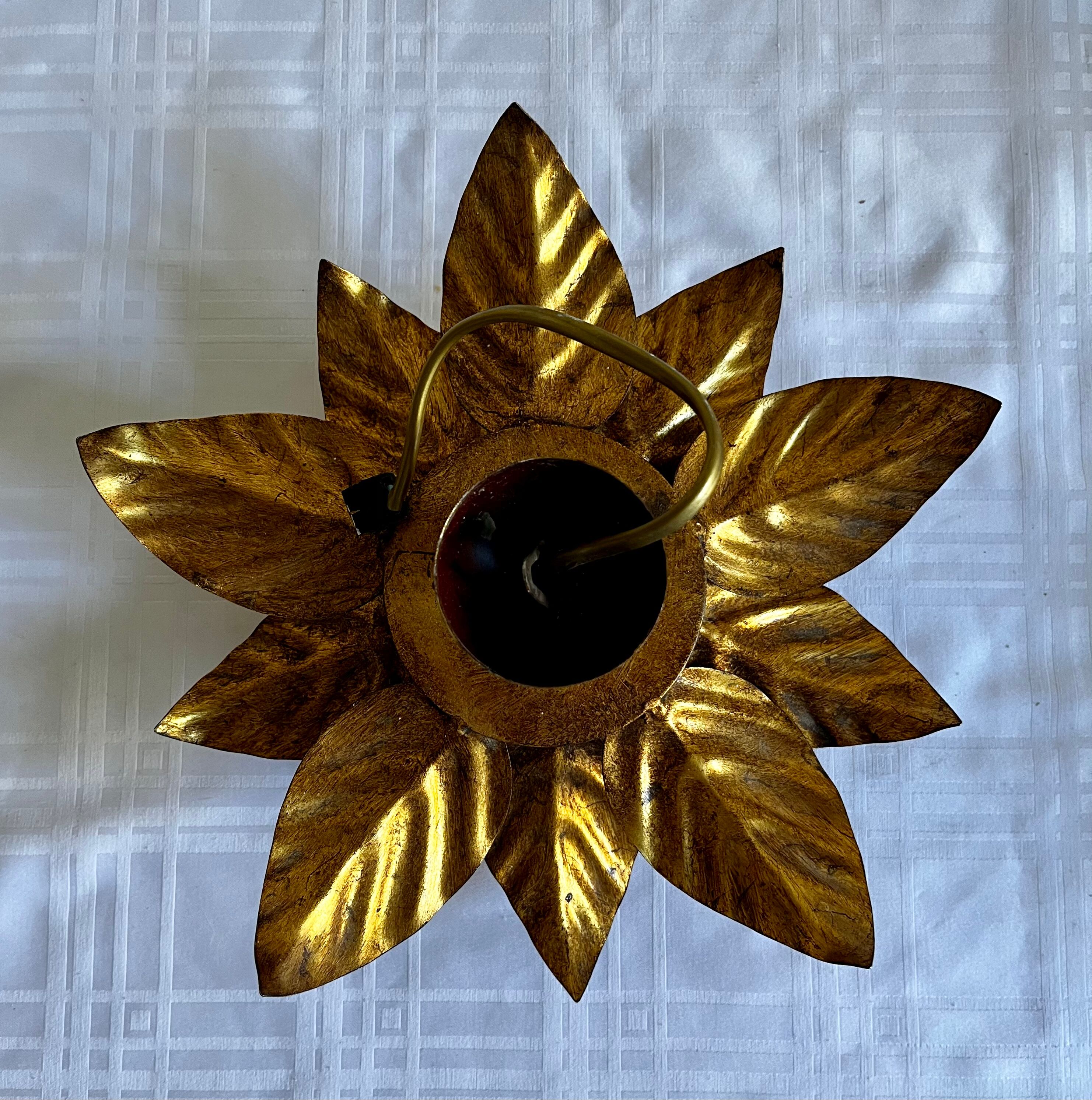 Trio appliques golden flowers