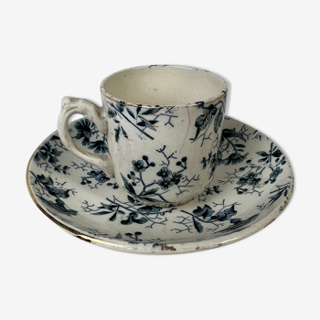 Tasse en porcelaine blanche à fleurs bleues