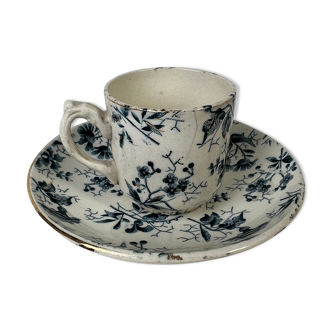 Tasse en porcelaine blanche à fleurs bleues
