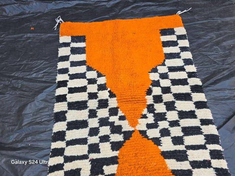 Handmade wool Beni Ouraine rug, size 100 x 200 cm
