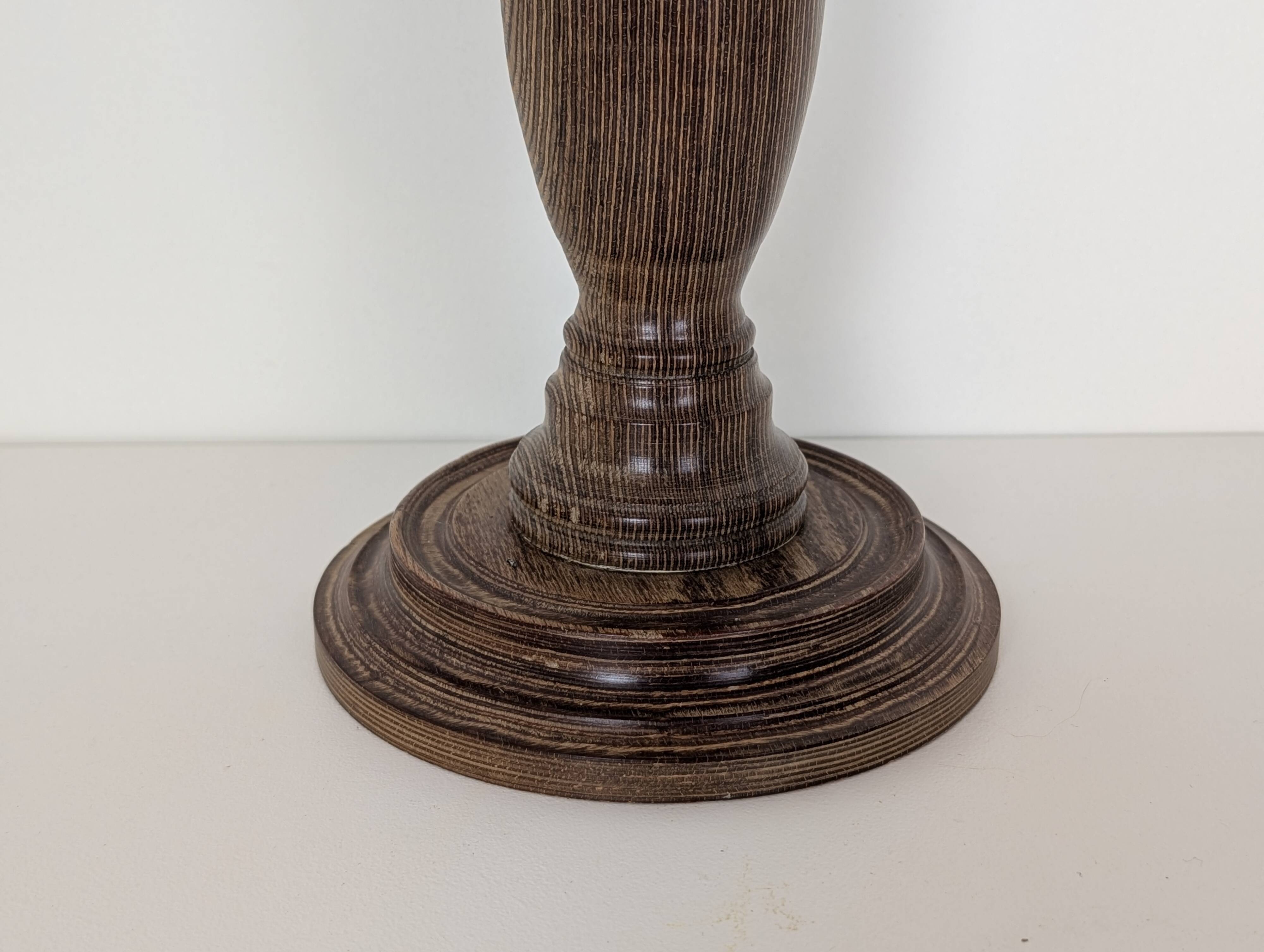 Lampe en bois tourné
