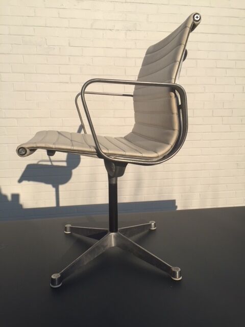 EA 107 armchair by Charles et Ray Eames for Herman Miller 1950