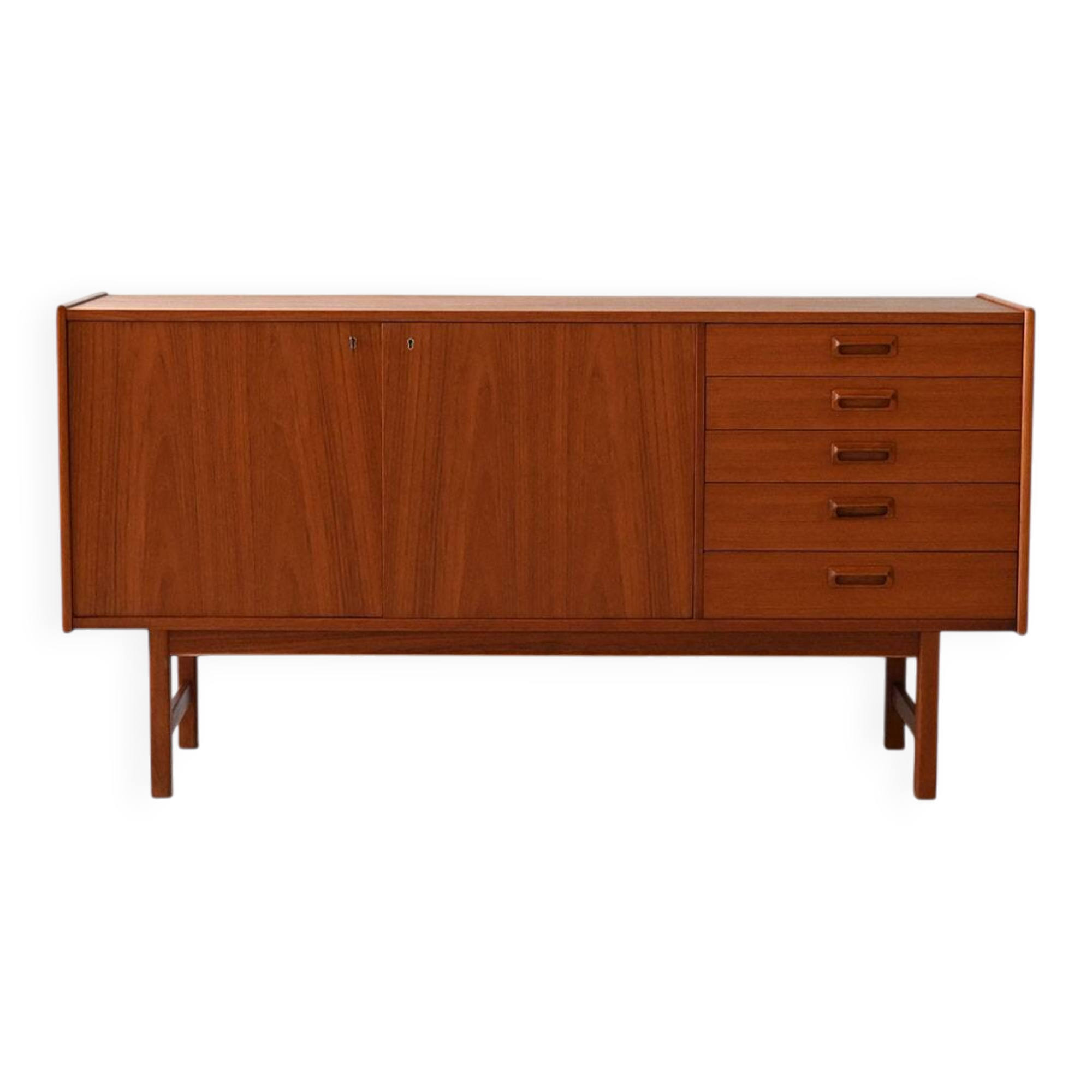 Scandinavian Teak Sideboard with Sculpted Drawers, 1950s/1960s