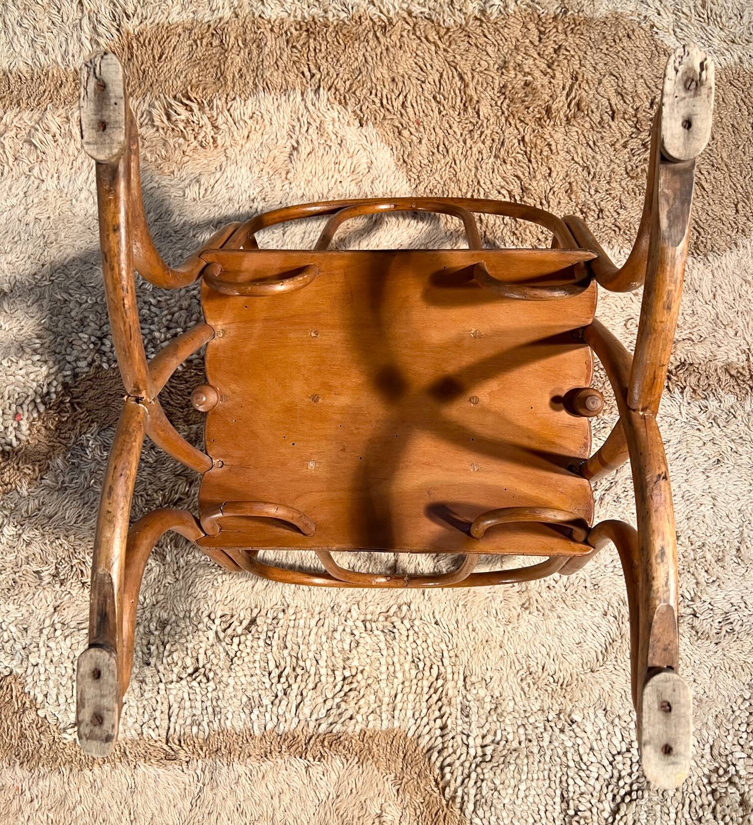Art Nouveau sheet music or magazine holder, circa 1900, Thonet, turned beech wood