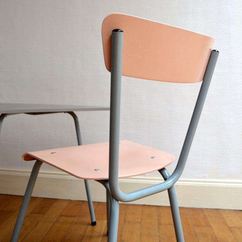 Tripod table and vintage chairs 1950