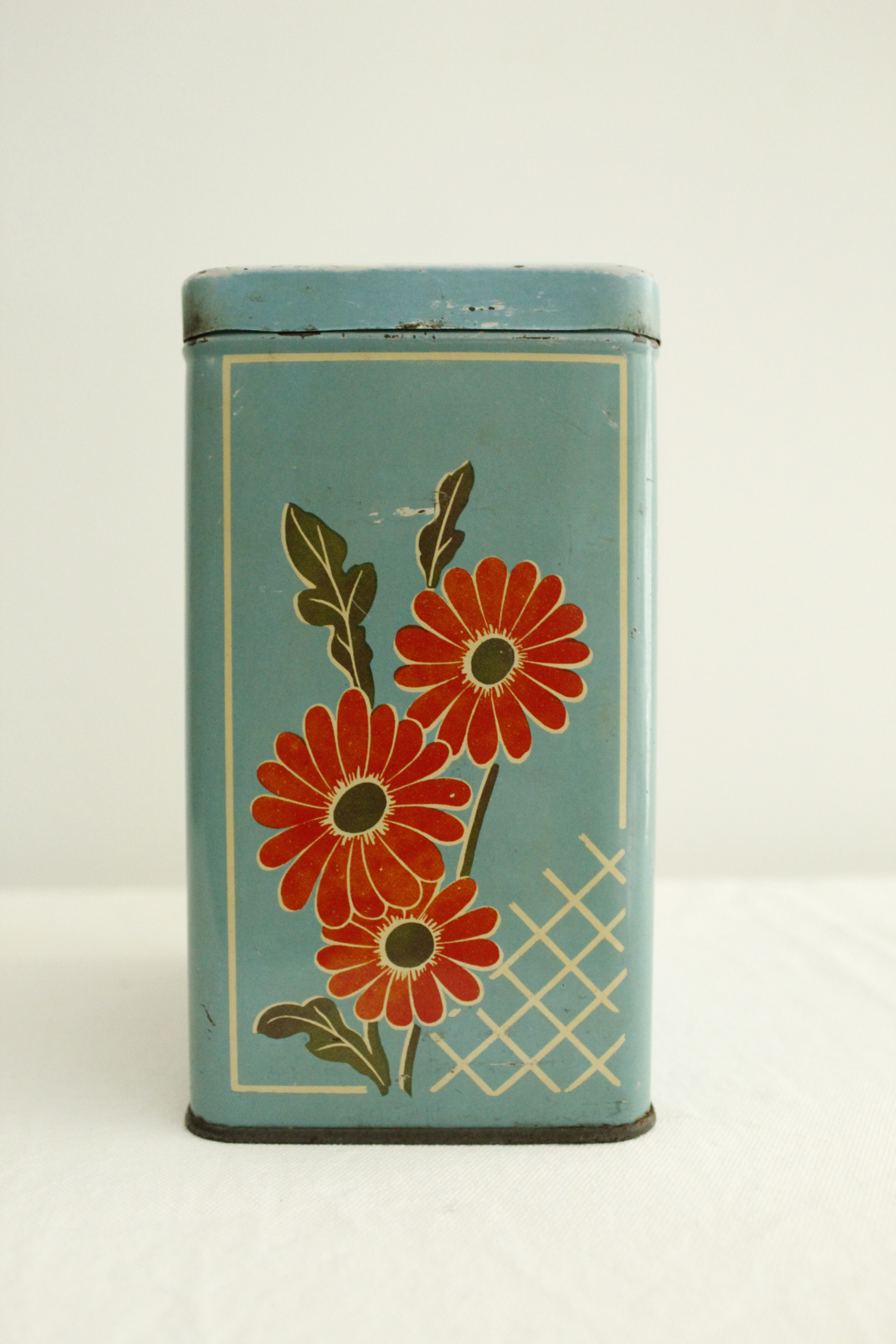 Old metal box "Vichy-Prunelle"