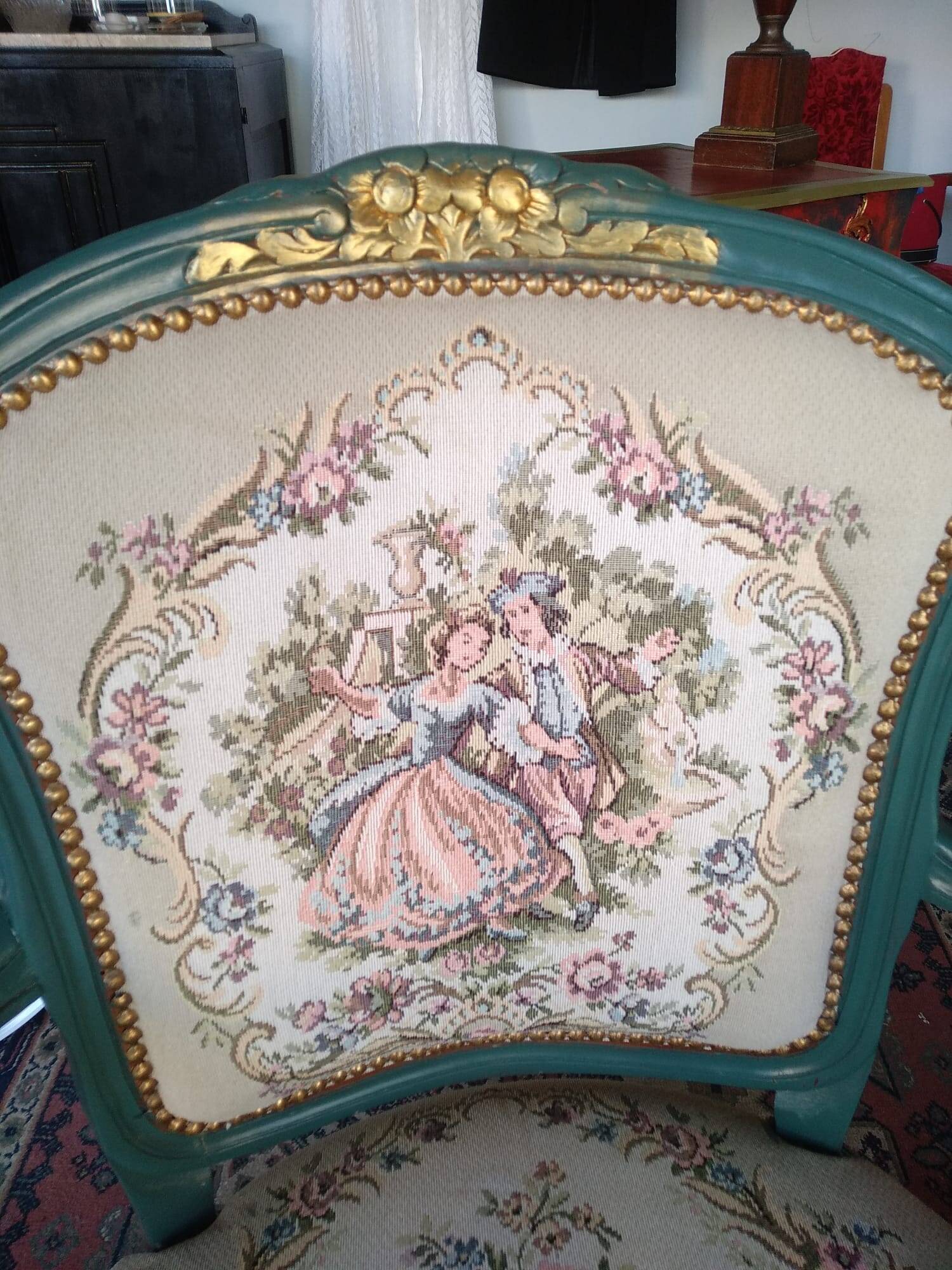 Lot de 2 fauteuils cabriolets de Style Louis XV, rénovés.
