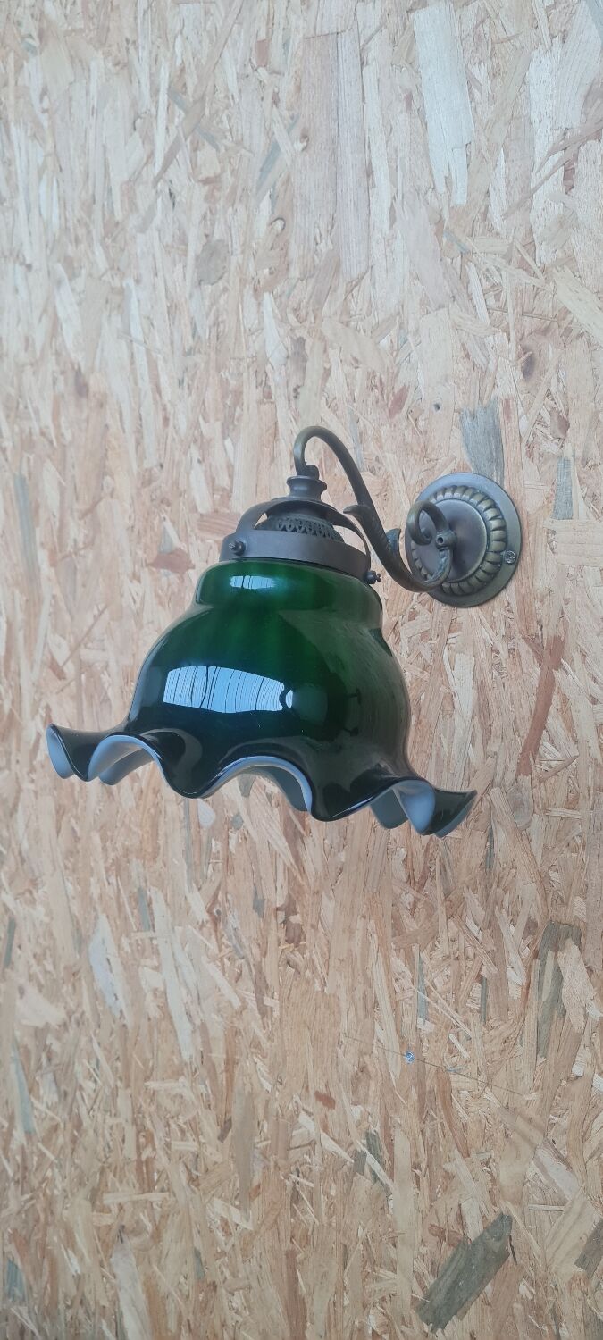 Art deco wall lamp in brass and glass