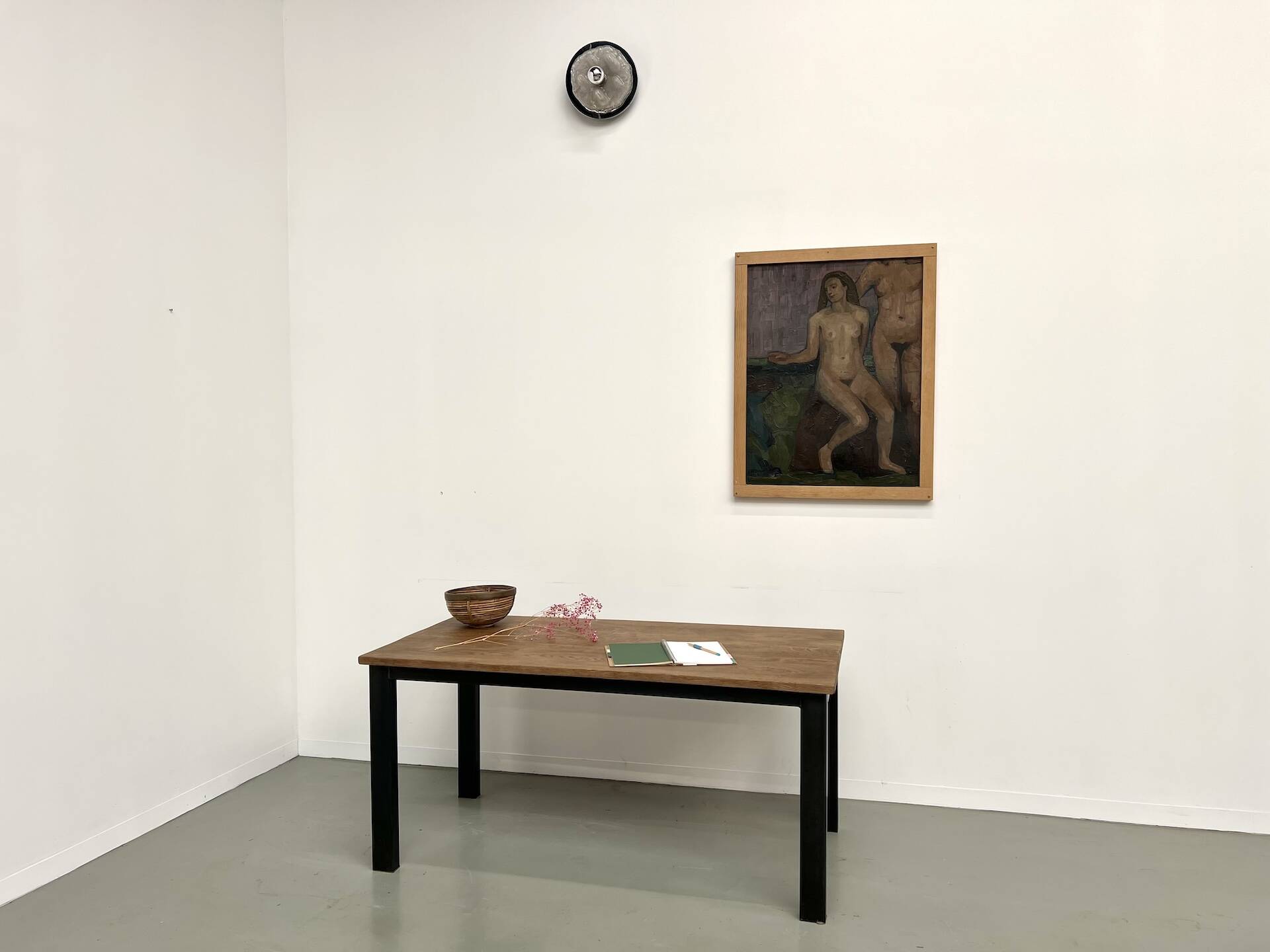 Solid oak dining table from the 70s with metal legs