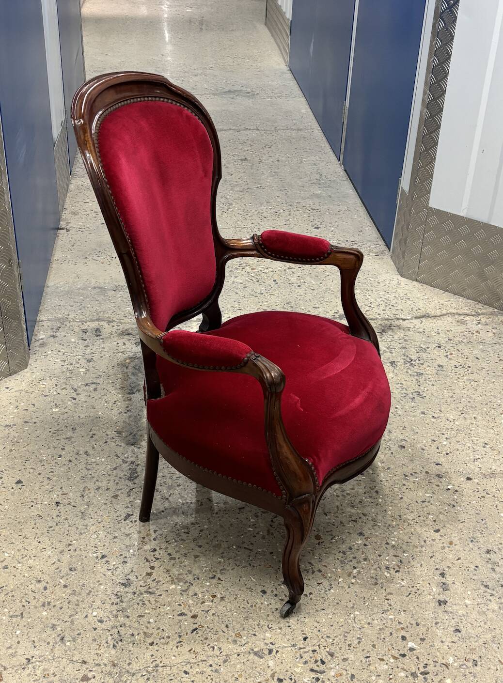 Fauteuil velours rouge