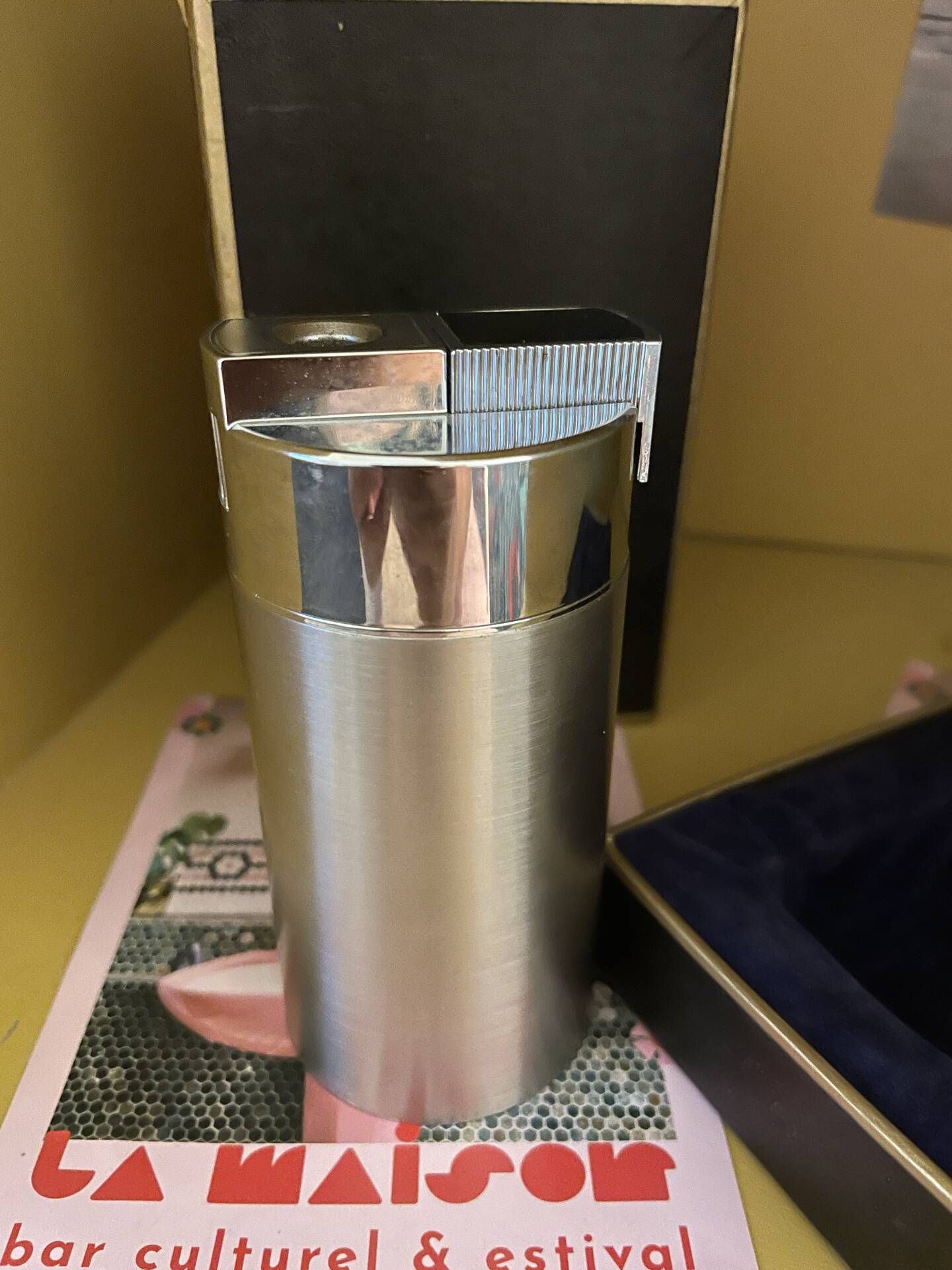 Unitoron table lighter