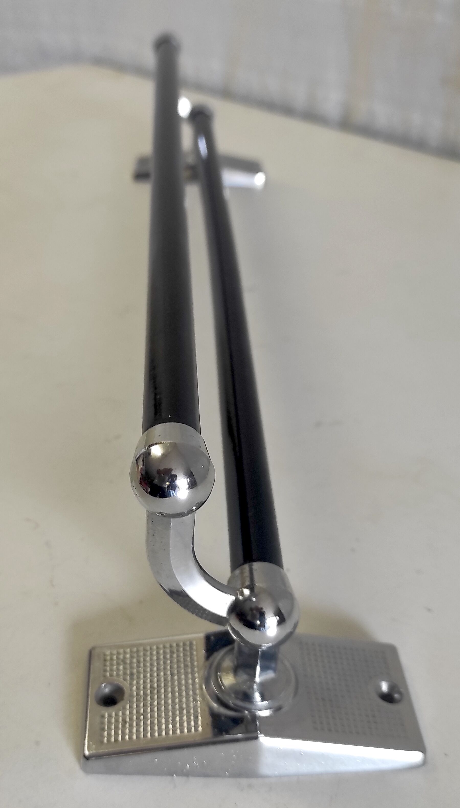 Wall-mounted chrome metal towel rack – 60s/70s