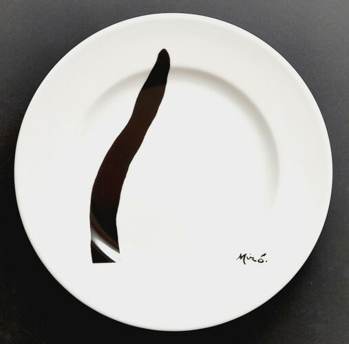 Suite de 6 assiettes Miro en porcelaine. Espagne, années 2000