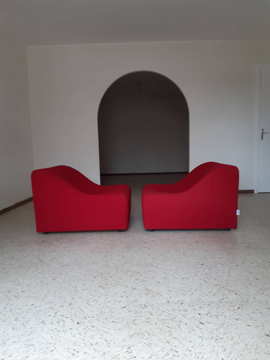Pair of swivel chromatic lounge chairs by Kwok Hoi Chan, Steiner