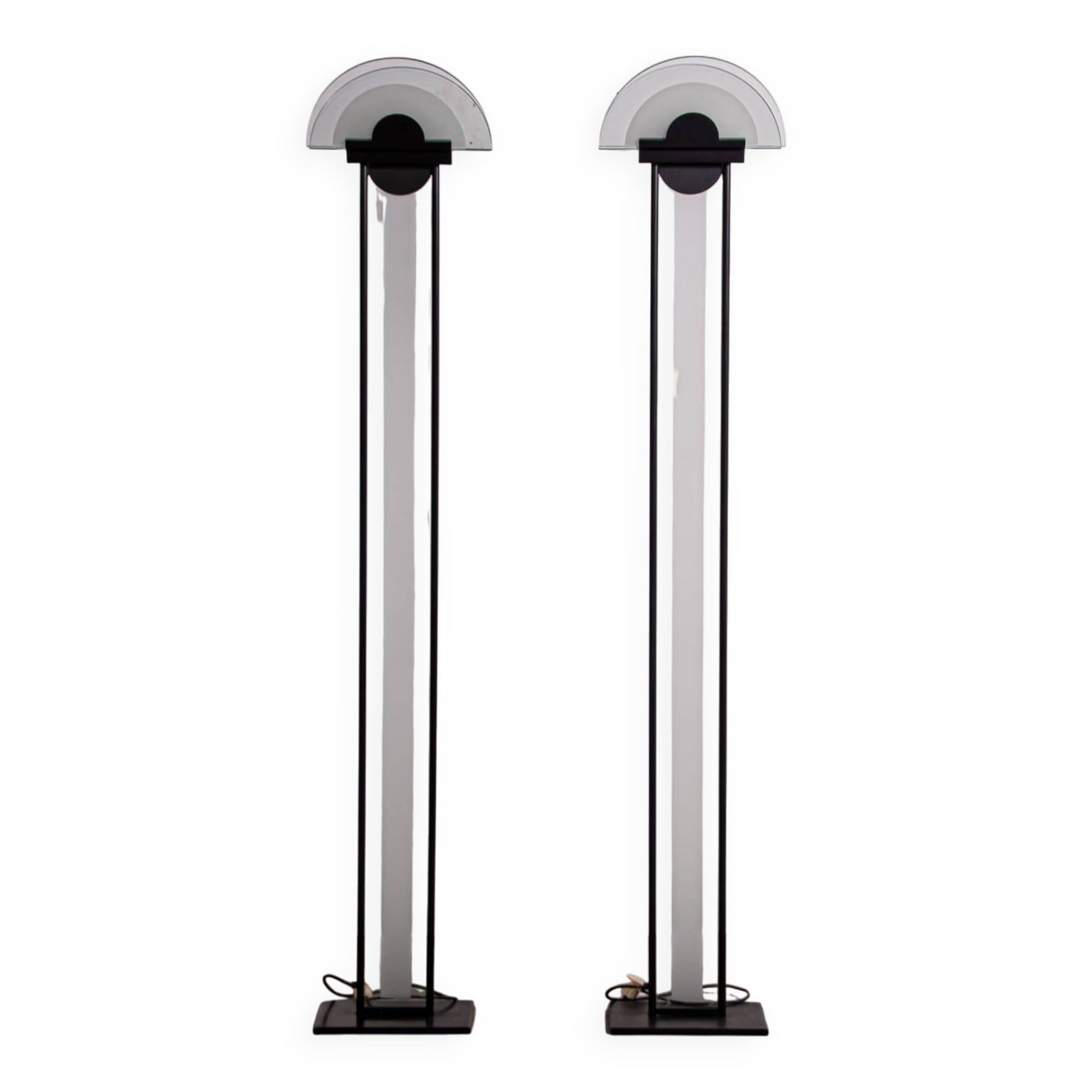 Ensemble de lampadaires en verre dépoli de style Memphis. Vers 1980.