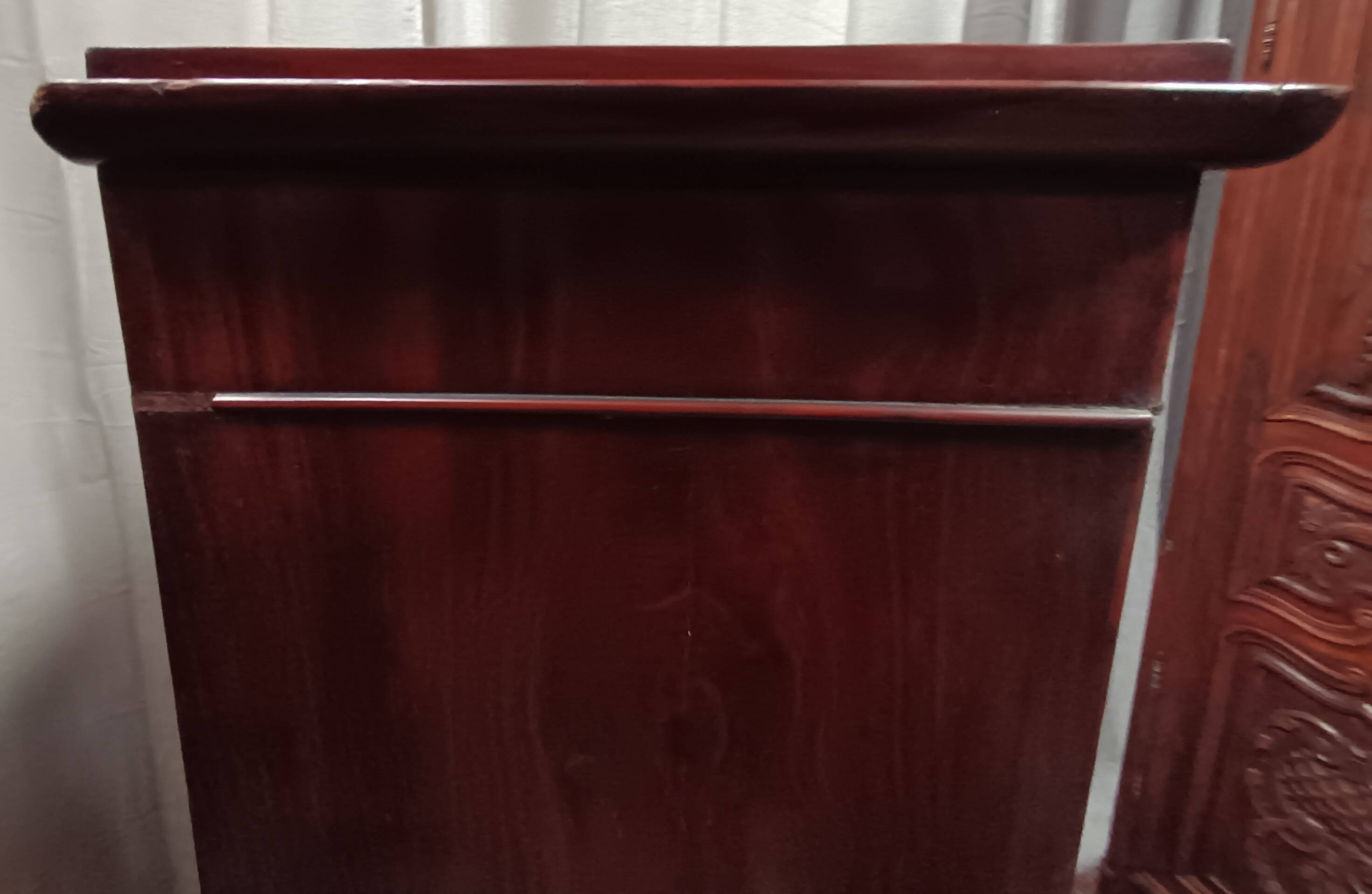 English style display cabinet in marquetry mahogany.