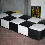 Banquette Roche Bobois cuir damier noir et blanc, banquette basse