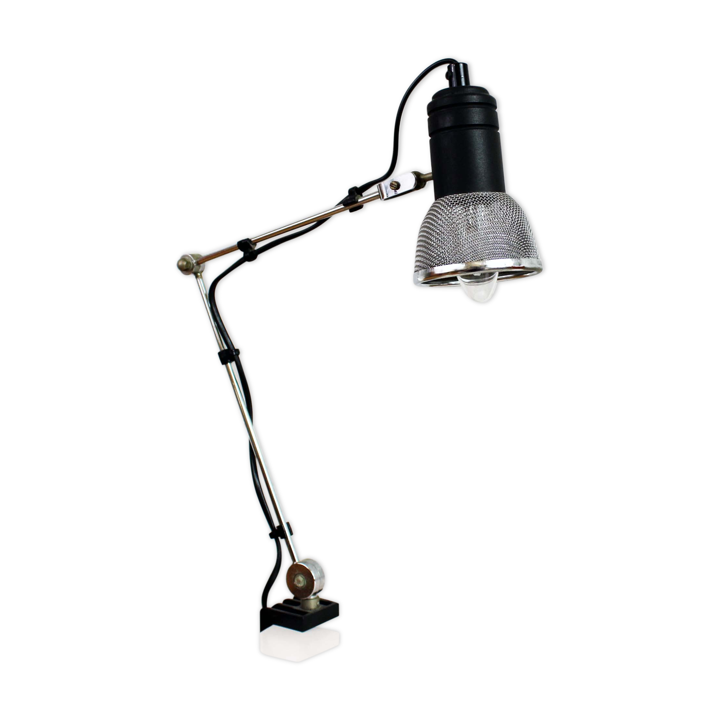 Articulated desk lamp
