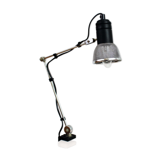 Articulated desk lamp