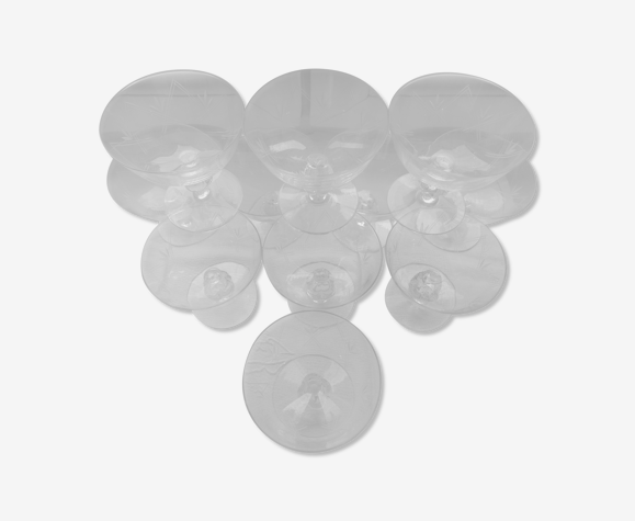 Lot de 11 coupes à champagne gravées