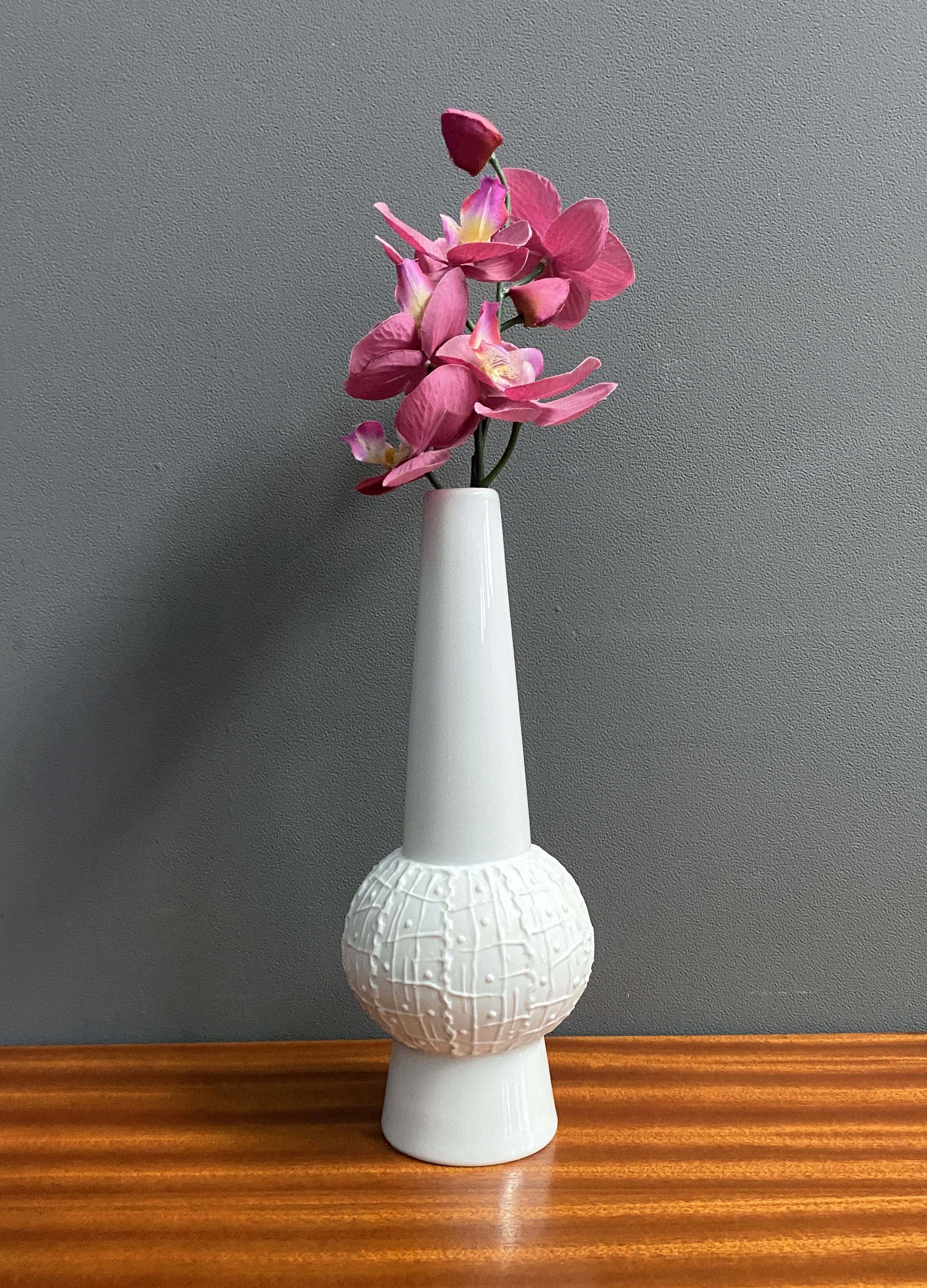 White bisuit ceramic vase by KPM 1960s