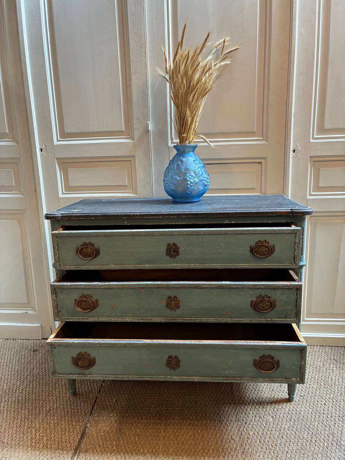 Old blue chest of drawers
