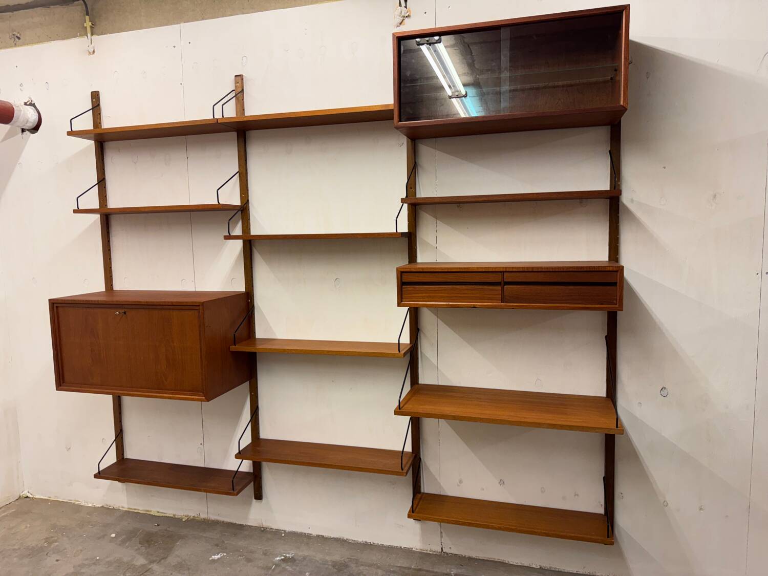 Meuble mural scandinave vintage en teck par Poul Cadovius pour Royal System