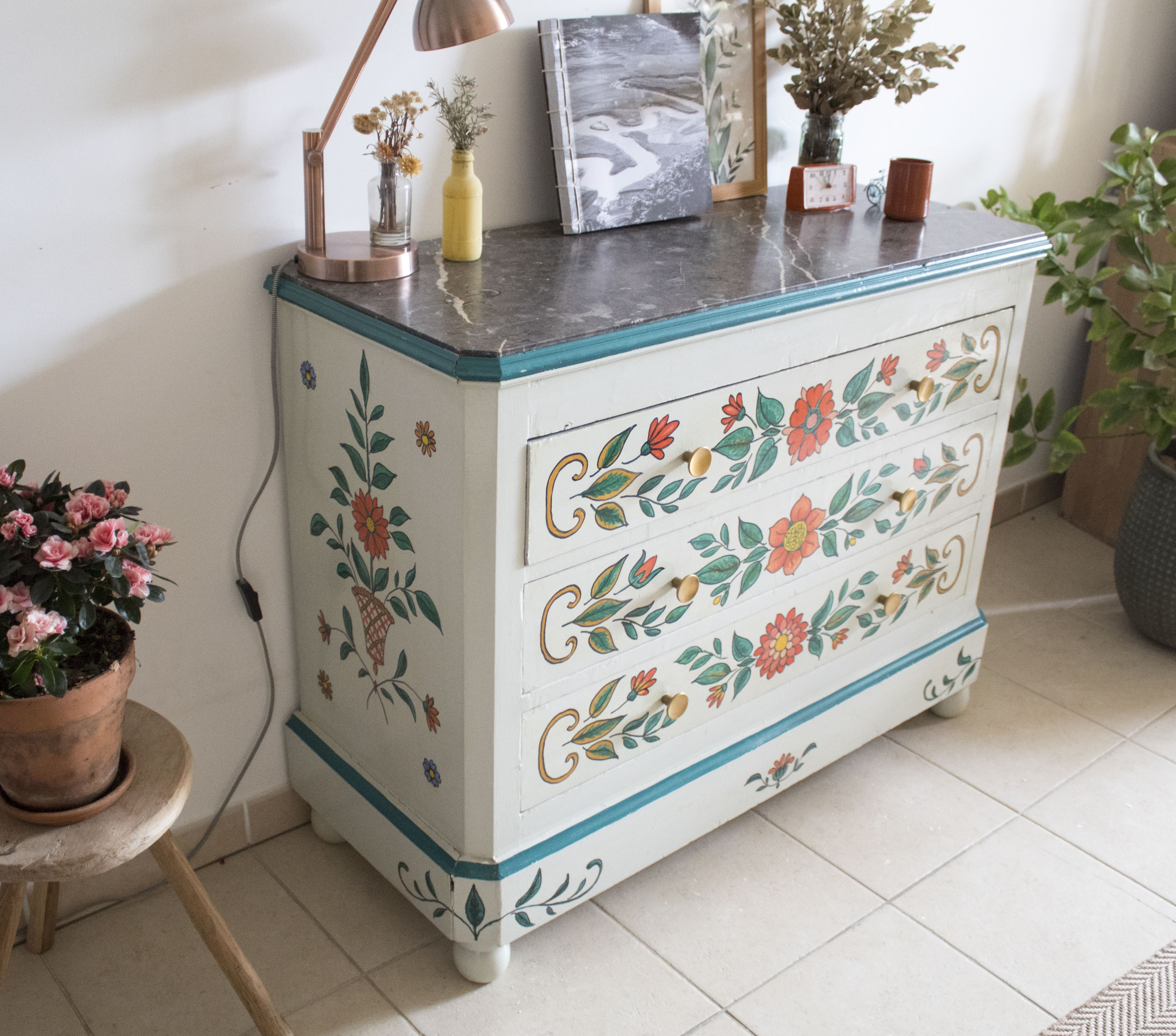 Solid wood chest of drawers