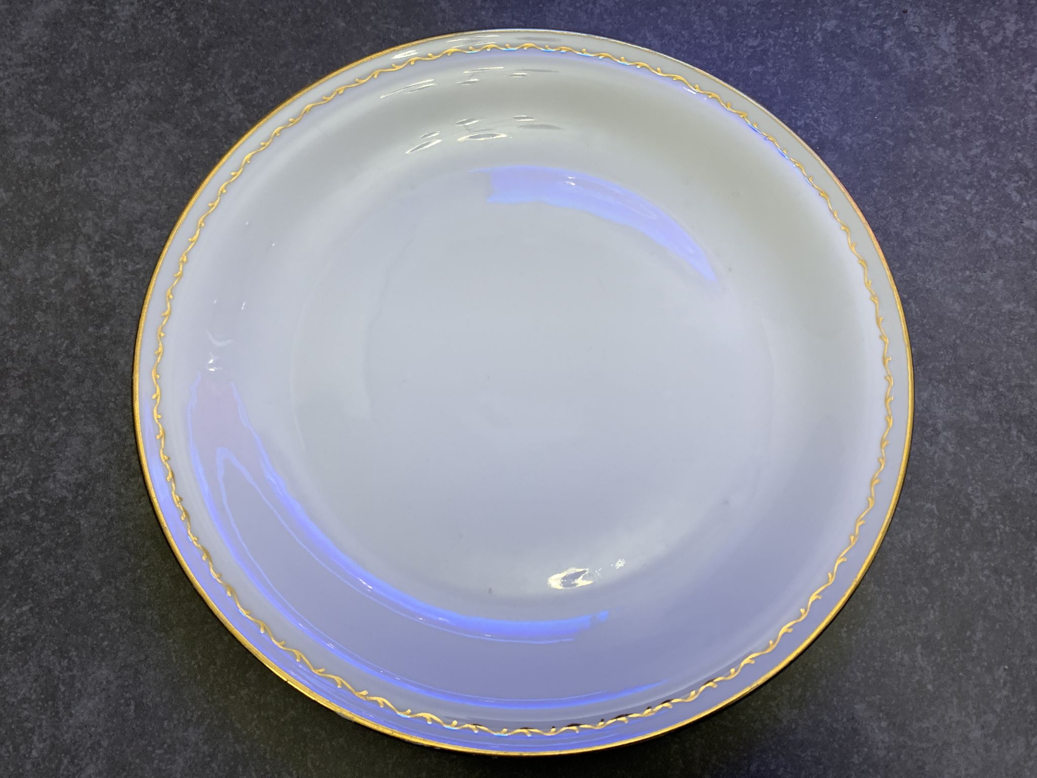 12 assiettes plates en porcelaine de Chartres sur Cher, Tiffonnet et Cie