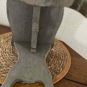 Small footrest bench in solid wood with a slate grey patina.