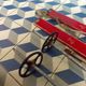 Paire de skis enfant vintage avec bâtons