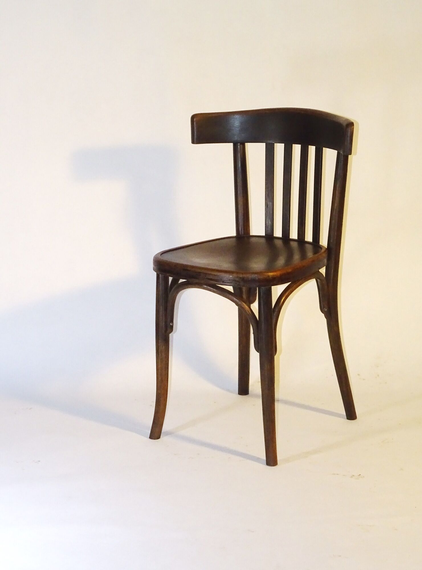 Suite de 4 chaises bistrot de Fischel 1930 bois-courbé