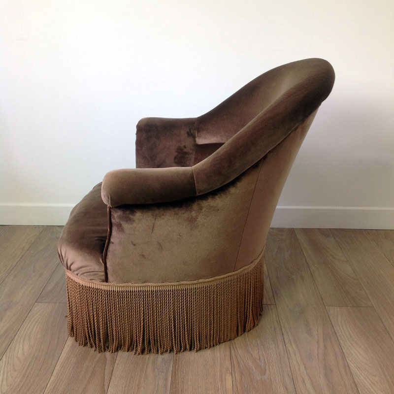 Chocolate toad armchair