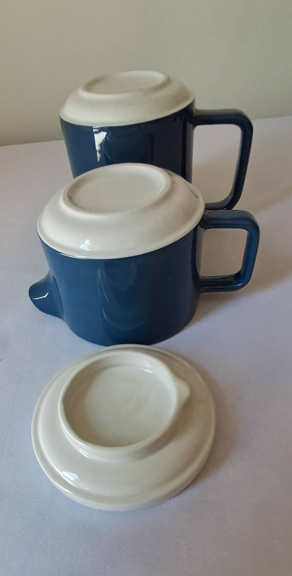 Teapot and milk jug, selfish, stackable. Sarreguemines. 1980s.
